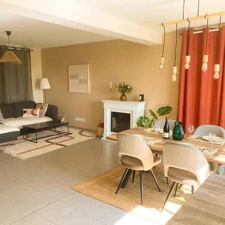 בית נופש Maison Lumineuse, Proche Et Nature *