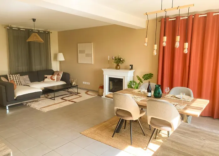 בית נופש Maison Lumineuse, Proche Et Nature *